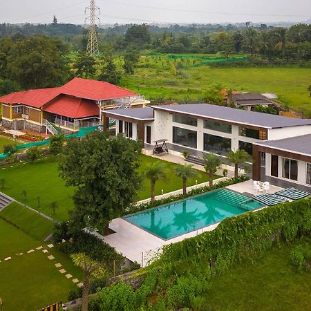 Natures Odyssey By Stayvista - Amidst Lush Greenery With Outdoor Pool And Indoor Activities Chinchavli Экстерьер фото